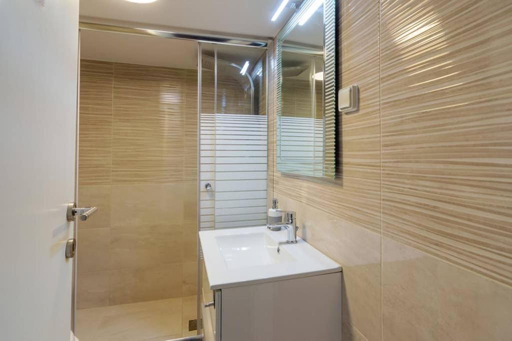 Brand New Decorated Flat For 4 Ppl In Pagrati Apartment Атина Екстериор снимка